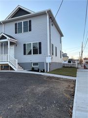 184 Avenue C E1, Woonsocket, RI 02895