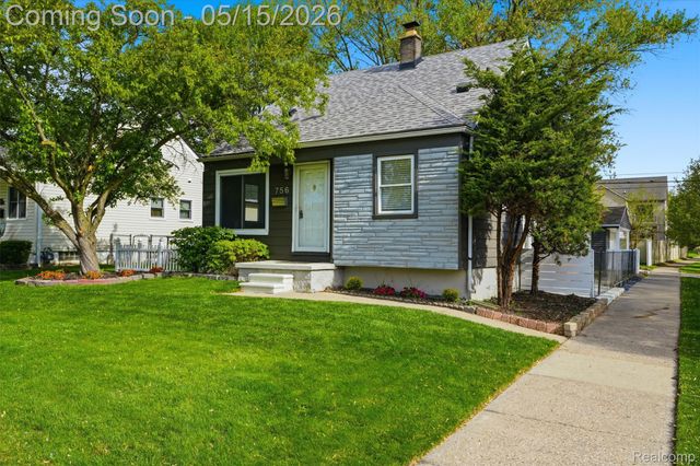 756 Cloverlawn Boulevard, Lincoln Park, MI 48146