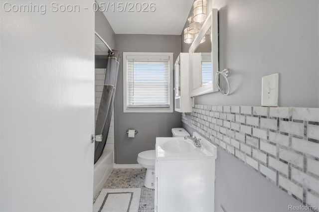 756 Cloverlawn Boulevard, Lincoln Park, MI 48146
