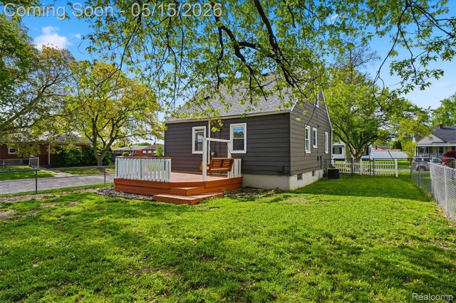 756 Cloverlawn Boulevard, Lincoln Park, MI 48146
