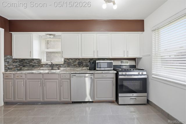 756 Cloverlawn Boulevard, Lincoln Park, MI 48146