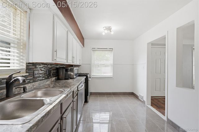 756 Cloverlawn Boulevard, Lincoln Park, MI 48146