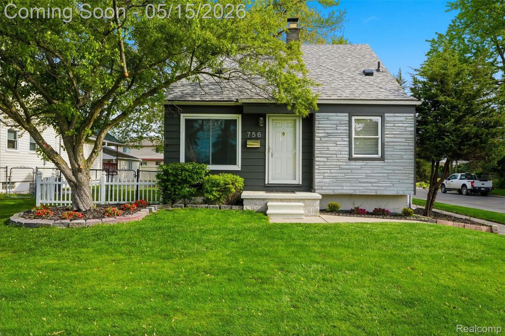 756 Cloverlawn Boulevard, Lincoln Park, MI 48146