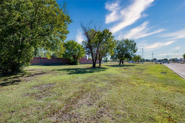 2401 Arapaho Road, Garland, TX 75044