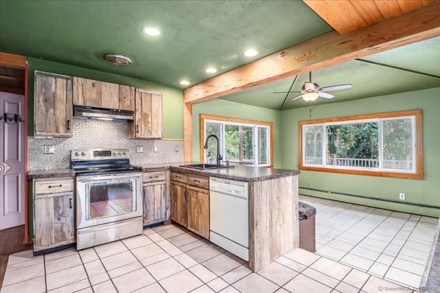 10 Lake Road, Woodbury, CT 06798