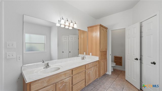 1895 Flaming Oak Drive, New Braunfels, TX 78132
