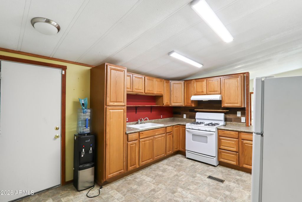 18685 W BOBCAT Road, Casa Grande, AZ 85122 — photo 2