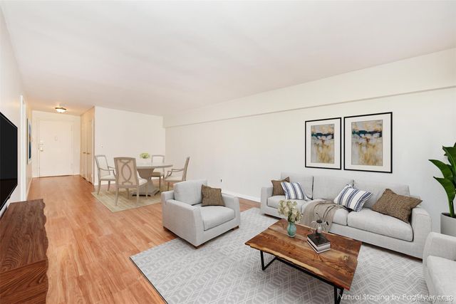 4 Birchwood Court 2P, Mineola, NY 11501