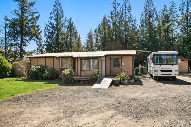 221 E Country Lane, Allyn, WA 98524