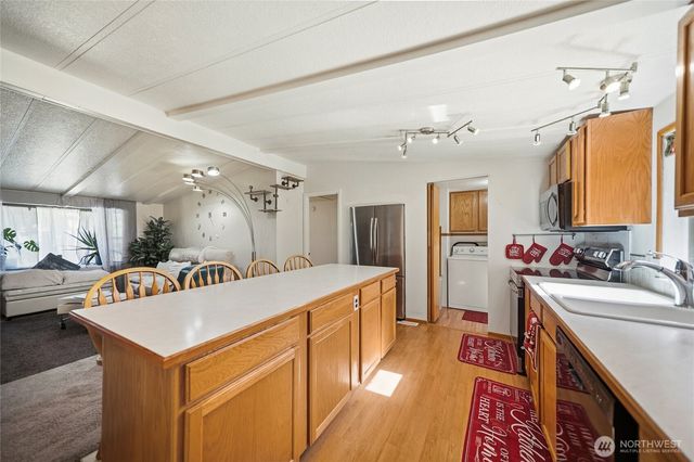 221 E Country Lane, Allyn, WA 98524