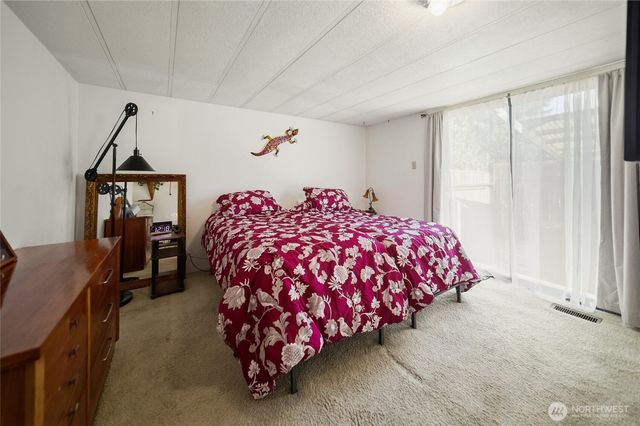 221 E Country Lane, Allyn, WA 98524