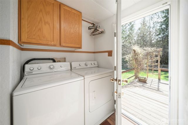 221 E Country Lane, Allyn, WA 98524