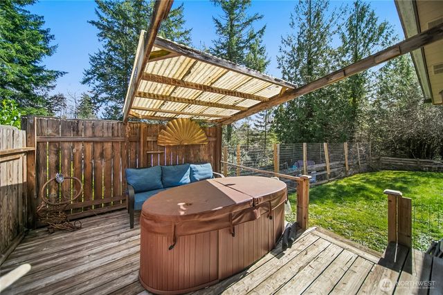 221 E Country Lane, Allyn, WA 98524