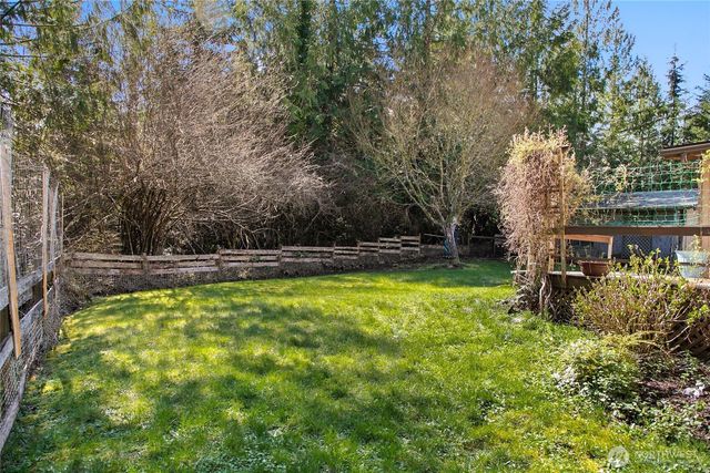 221 E Country Lane, Allyn, WA 98524