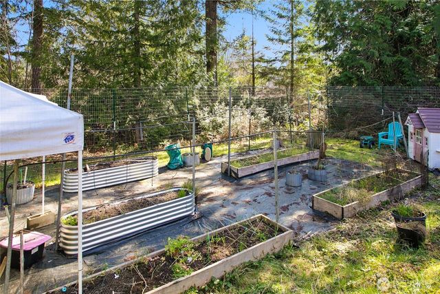 221 E Country Lane, Allyn, WA 98524