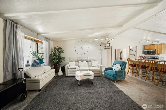 221 E Country Lane, Allyn, WA 98524