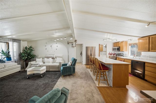 221 E Country Lane, Allyn, WA 98524