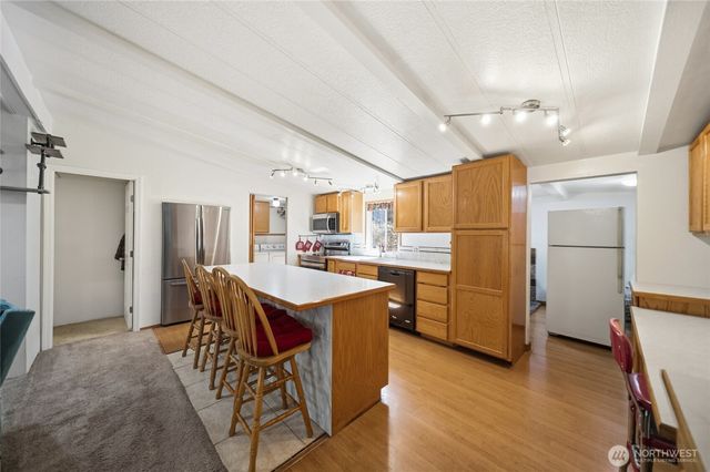221 E Country Lane, Allyn, WA 98524