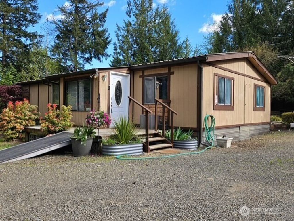 221 E Country Lane, Allyn, WA 98524