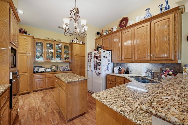 730 Kiowa Drive W, Lake Kiowa, TX 76240