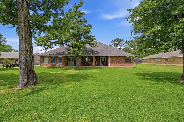 730 Kiowa Drive W, Lake Kiowa, TX 76240