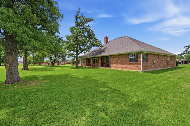 730 Kiowa Drive W, Lake Kiowa, TX 76240