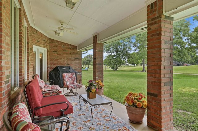 730 Kiowa Drive W, Lake Kiowa, TX 76240