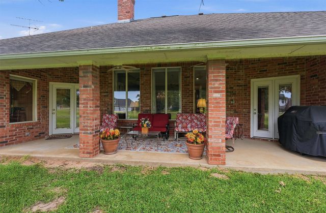 730 Kiowa Drive W, Lake Kiowa, TX 76240
