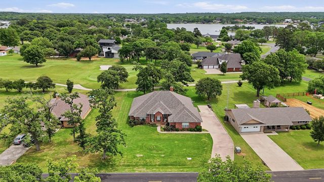730 Kiowa Drive W, Lake Kiowa, TX 76240