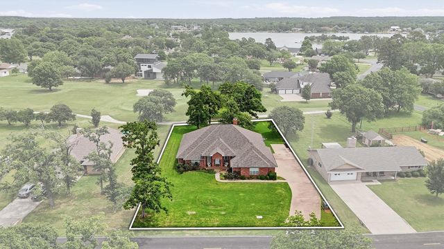 730 Kiowa Drive W, Lake Kiowa, TX 76240