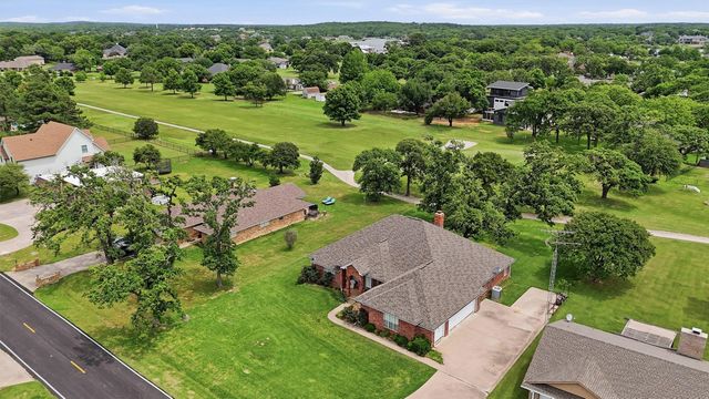 730 Kiowa Drive W, Lake Kiowa, TX 76240