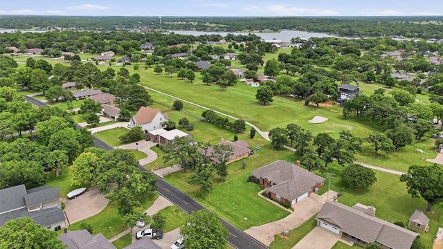 730 Kiowa Drive W, Lake Kiowa, TX 76240