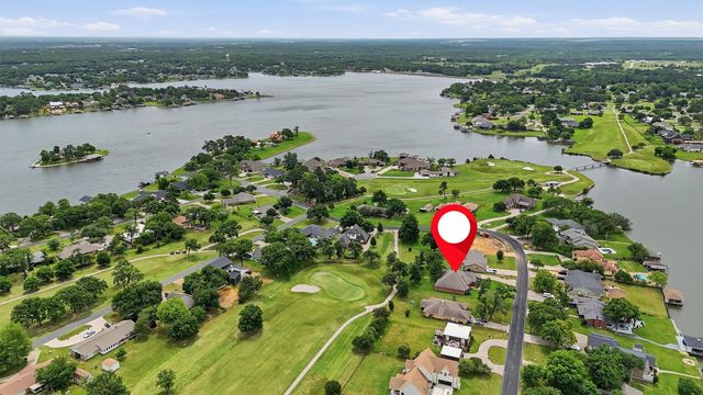 730 Kiowa Drive W, Lake Kiowa, TX 76240