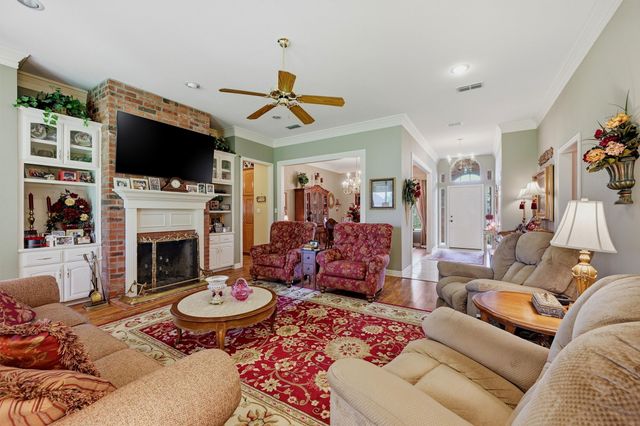 730 Kiowa Drive W, Lake Kiowa, TX 76240