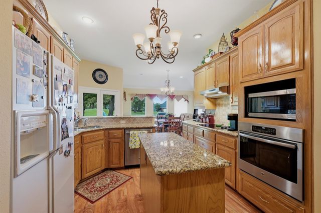 730 Kiowa Drive W, Lake Kiowa, TX 76240