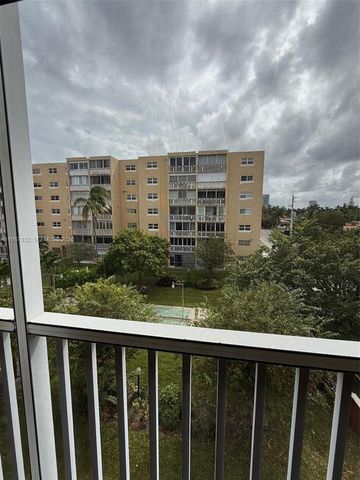 620 NE 12th Ave 408, Hallandale Beach, FL 33009