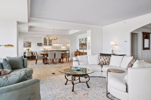 1201 Yale Place 2102, Minneapolis, MN 55403