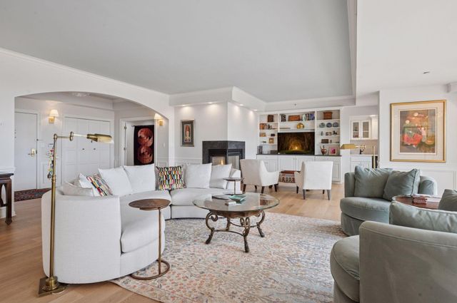 1201 Yale Place 2102, Minneapolis, MN 55403