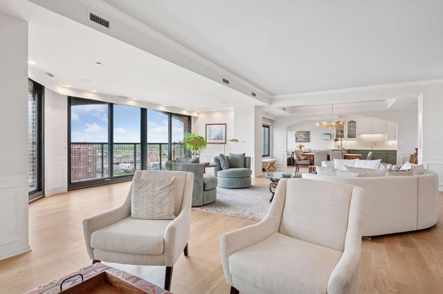 1201 Yale Place 2102, Minneapolis, MN 55403