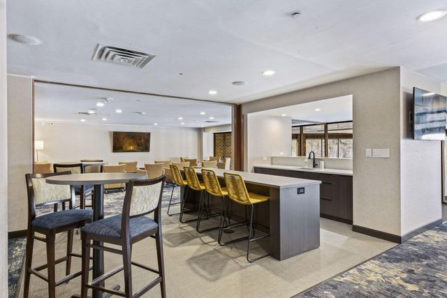 1201 Yale Place 2102, Minneapolis, MN 55403