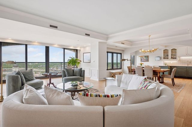 1201 Yale Place 2102, Minneapolis, MN 55403