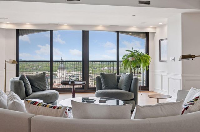 1201 Yale Place 2102, Minneapolis, MN 55403