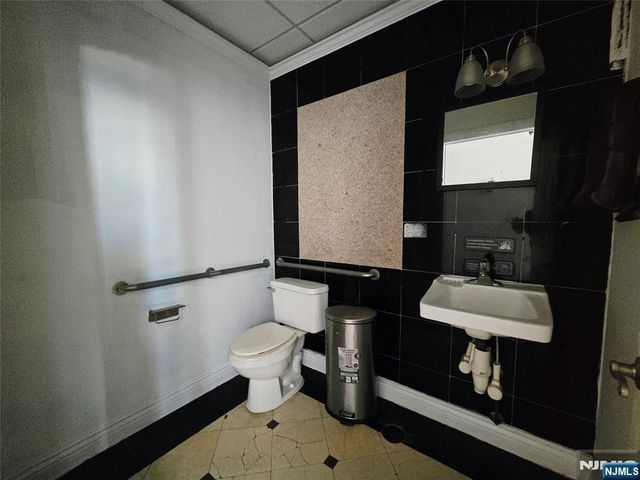 18 Broad Avenue, Palisades Park, NJ 07650