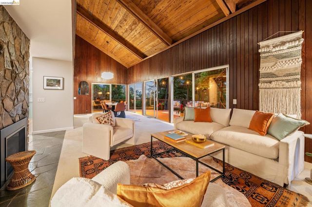 2835 MORLEY DR., Oakland, CA 94611