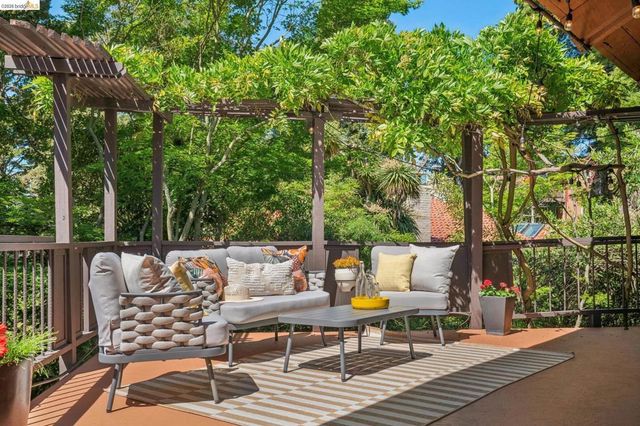 2835 MORLEY DR., Oakland, CA 94611