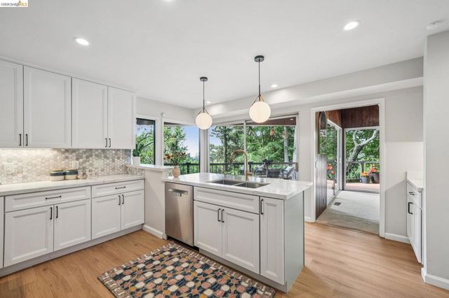 2835 MORLEY DR., Oakland, CA 94611