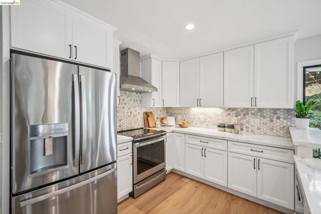 2835 MORLEY DR., Oakland, CA 94611