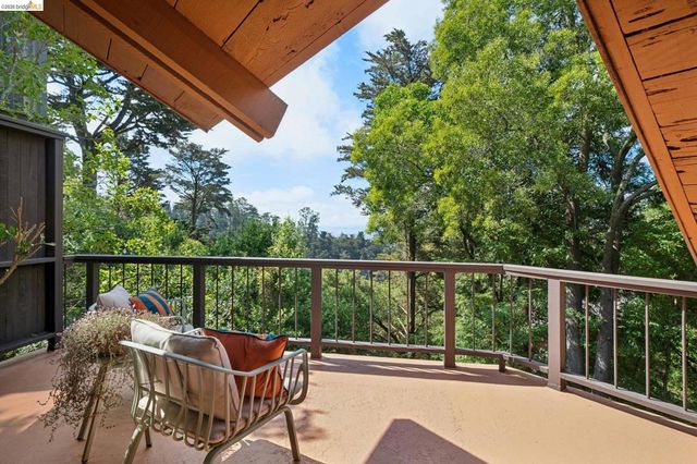 2835 MORLEY DR., Oakland, CA 94611