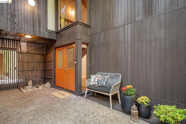 2835 MORLEY DR., Oakland, CA 94611