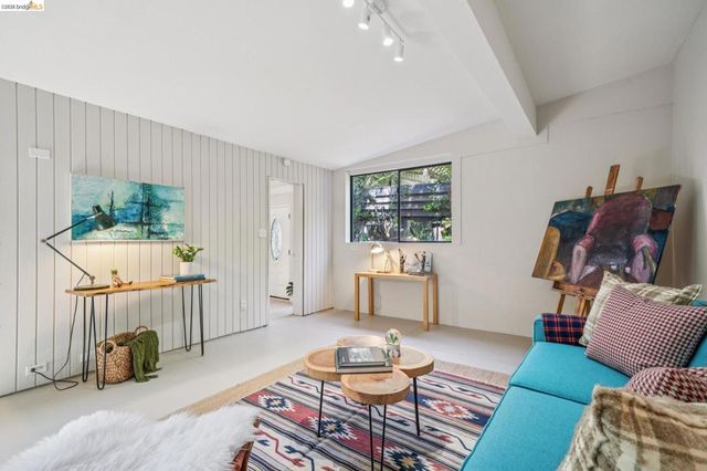 2835 MORLEY DR., Oakland, CA 94611